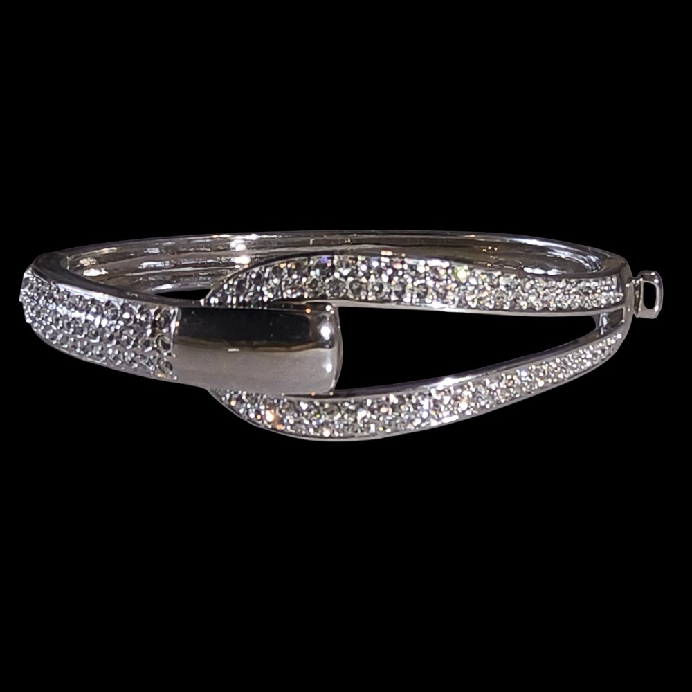 Signed Butler Silver Tone Rhinestone Hinged‎ Bangle Bracelet Pavé Crystal Modern